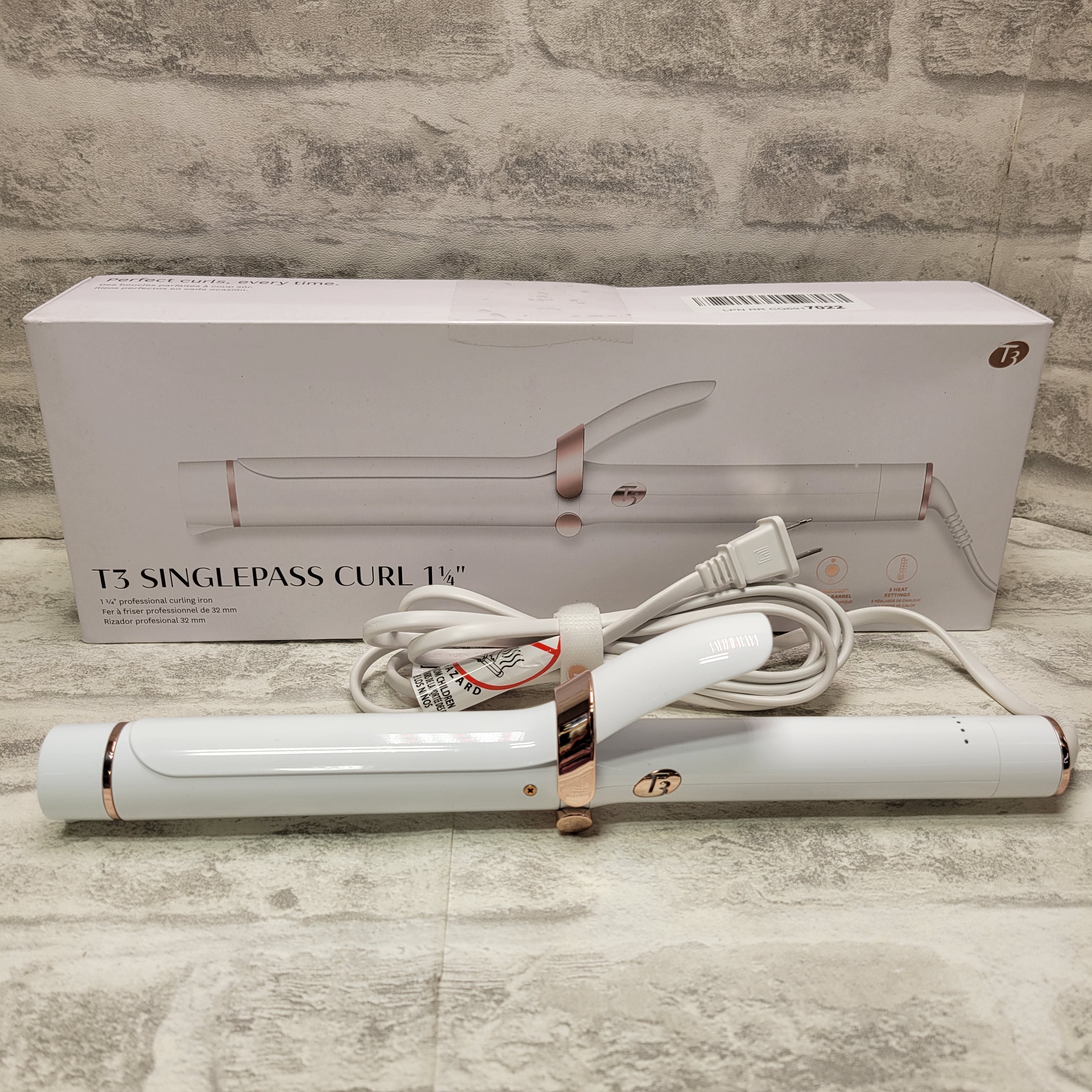 T3 - SinglePass Curl Professional Curling Iron - Adjustable Heat Settings 1 1/4" (7733970960622)